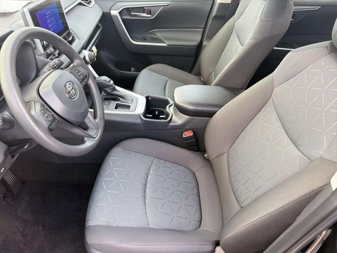 Used 2025 Toyota RAV4 XLE w/ Convenience Package FWD image 5