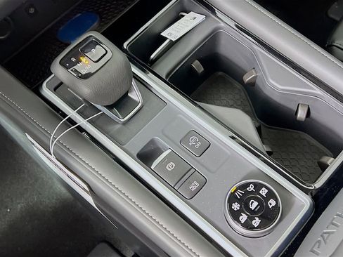 New 2026 Nissan Pathfinder SL image 14