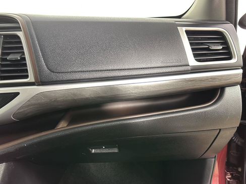 Used 2017 Toyota Highlander Limited w/ Carpet Mat Package AWD/4WD image 24