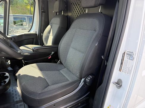 Used 2025 RAM ProMaster 2500 w/ U-Haul Equipment Group FWD image 4