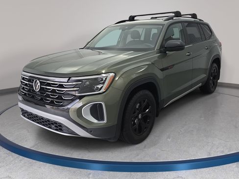 Used 2024 Volkswagen Atlas Peak Edition SEL image 1