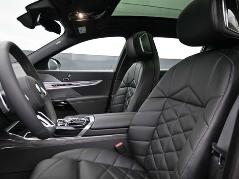 New 2026 BMW 740i w/ Premium Package RWD image 10