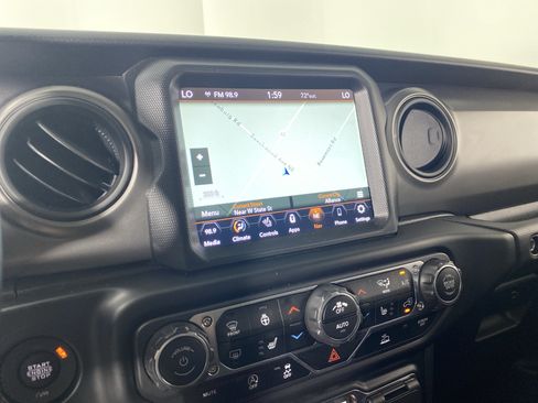 Used 2022 Jeep Gladiator Sport AWD/4WD image 2