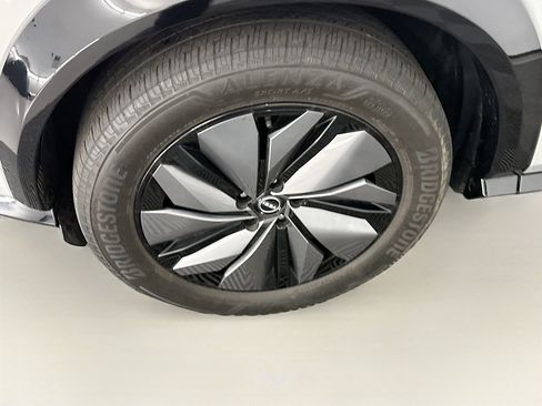 Used 2024 Nissan Ariya AWD image 11