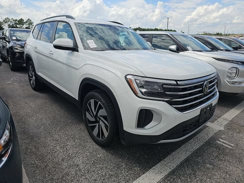 Used 2025 Volkswagen Atlas SE AWD/4WD image 3