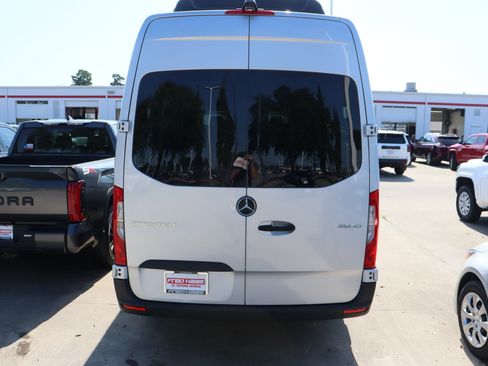 Used 2024 Mercedes-Benz Sprinter 2500 image 10