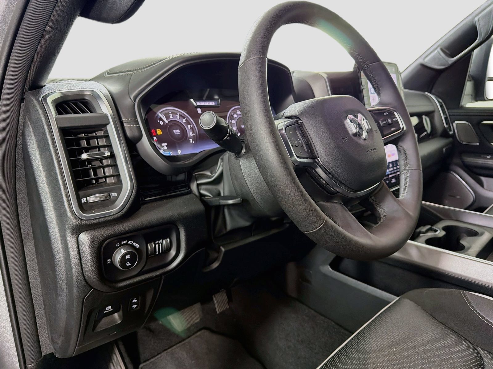 Used 2025 RAM 1500 Laramie w/ Advanced Safety Group II AWD/4WD image 10