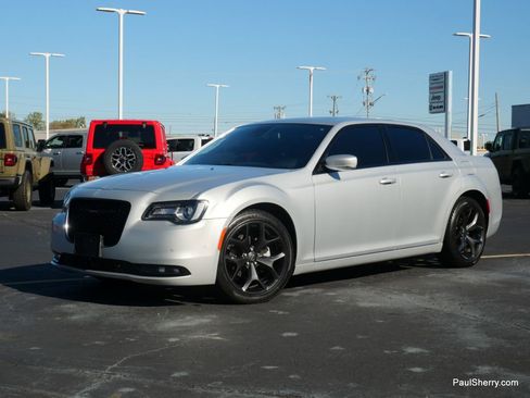 Used 2023 Chrysler 300 S w/ Comfort Group image 8