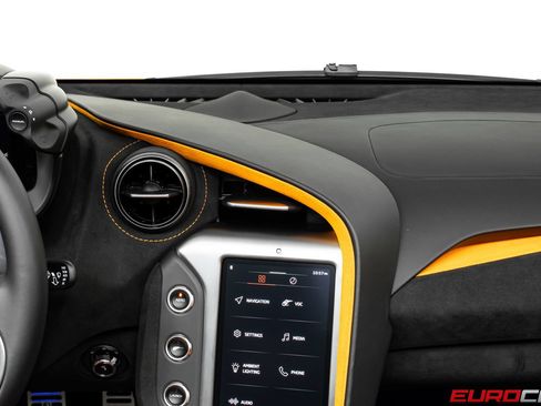 Used 2026 McLaren 750S Spider RWD image 32