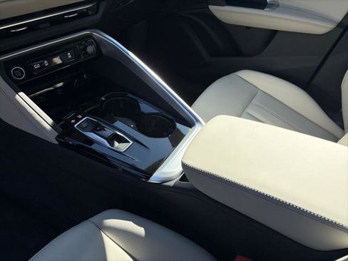 New 2025 Audi Q5 Premium Plus image 17