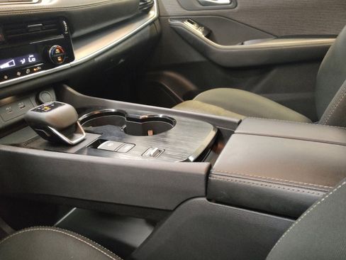 Used 2022 Nissan Rogue SV FWD image 26