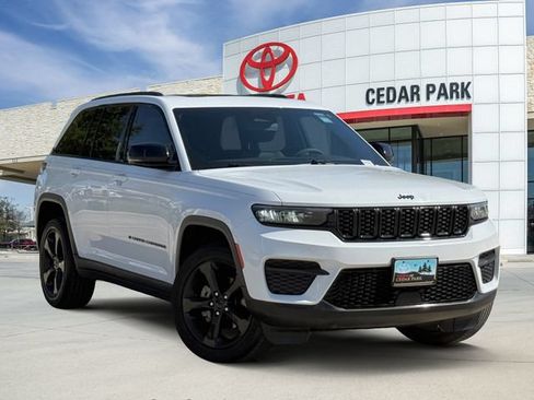 Used 2023 Jeep Grand Cherokee Altitude RWD image 1
