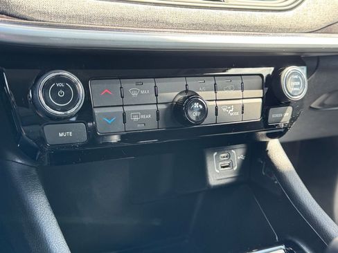 Used 2022 Jeep Compass Latitude image 25