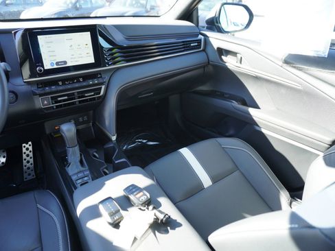 Used 2025 Toyota Camry SE image 15