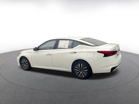 Used 2025 Nissan Altima 2.5 SV image 10