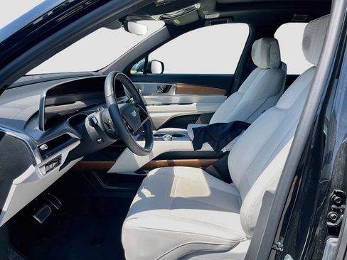 Used 2026 Cadillac Vistiq Luxury AWD/4WD image 22