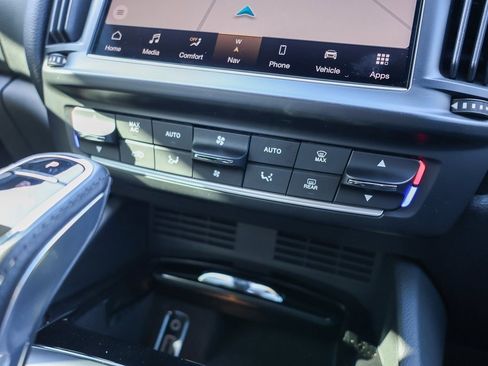 Used 2022 Maserati Levante Modena image 20