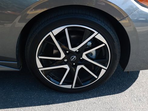 Used 2025 Nissan Sentra SR w/ SR Premium Package FWD image 8