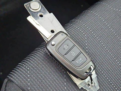 New 2026 Hyundai Venue SE image 32