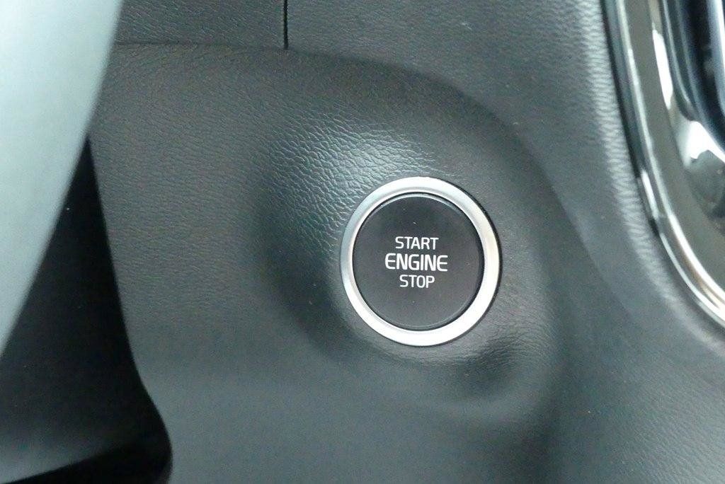 Used 2024 Volvo XC40 B5 Plus AWD/4WD image 19