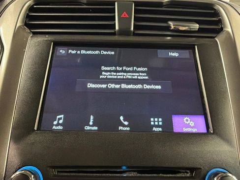 Certified 2018 Ford Fusion SE w/ Fusion SE Technology Package FWD image 11