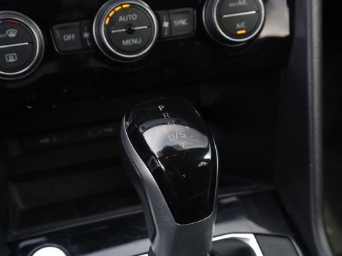 Used 2024 Volkswagen Taos SE image 10