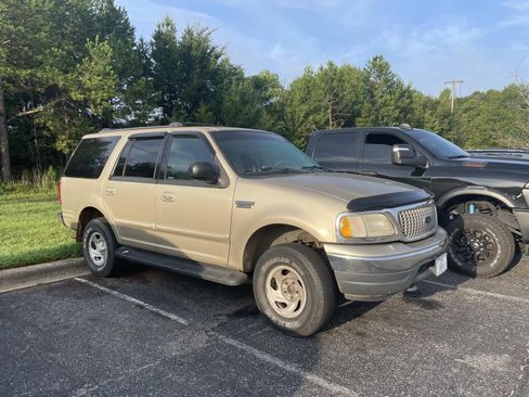 Used 2000 Ford Expedition XLT AWD/4WD image 1