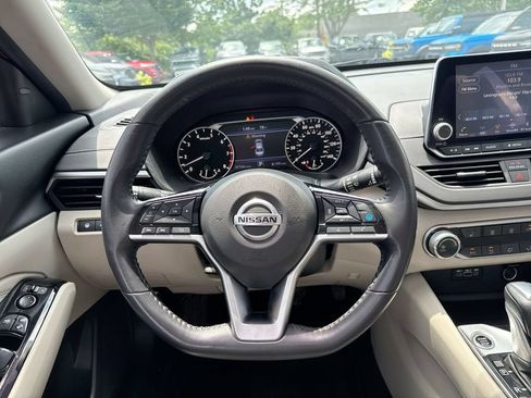 Used 2021 Nissan Altima 2.5 SV w/ SV Premium Package AWD/4WD image 11