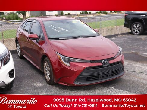 Certified 2025 Toyota Corolla LE w/ Convenience Package FWD image 1