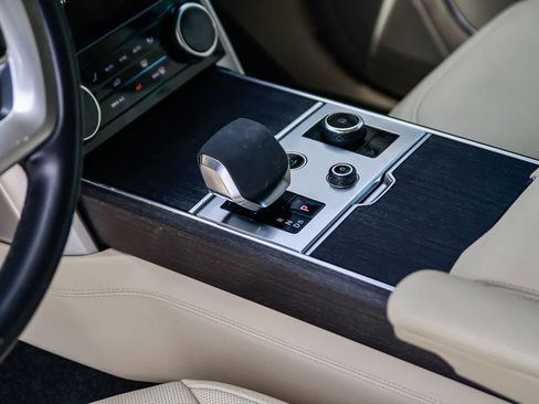 Used 2023 Land Rover Range Rover Long Wheelbase SE image 21