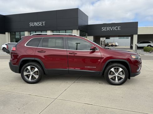 Used 2020 Jeep Cherokee Limited w/ Technology Group image 3
