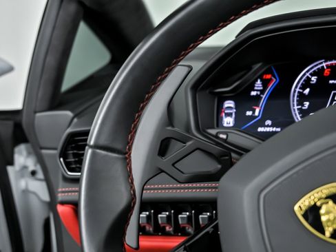 Used 2023 Lamborghini Huracan EVO RWD image 24