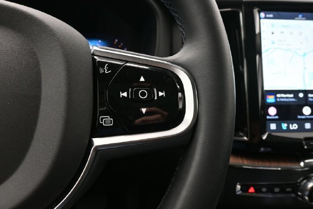 Used 2023 Volvo XC60 B6 Ultimate w/ Climate Package AWD/4WD image 25