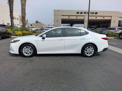 Used 2025 Toyota Camry LE image 9