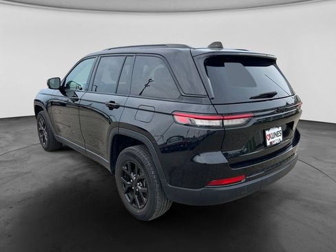 Used 2024 Jeep Grand Cherokee Altitude AWD/4WD image 8
