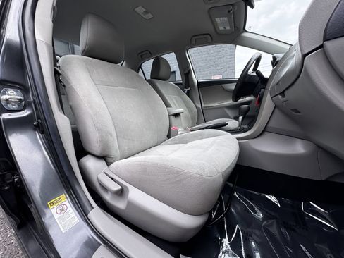 Used 2013 Toyota Corolla L FWD image 16