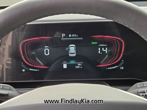 Certified 2025 Kia Niro SX image 29