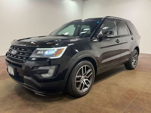 Used 2017 Ford Explorer Sport w/ Equipment Group 401A AWD/4WD image 38