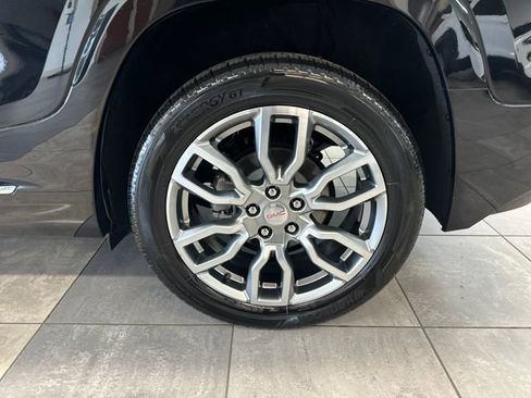 Used 2024 GMC Terrain Denali w/ Denali Premium Package AWD/4WD image 8