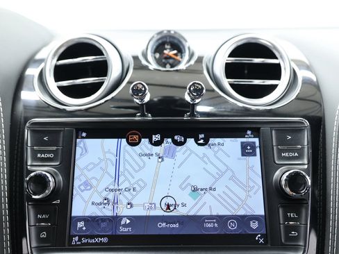 Used 2018 Bentley Bentayga AWD/4WD image 41