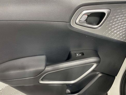 Used 2023 Kia Soul S FWD image 13