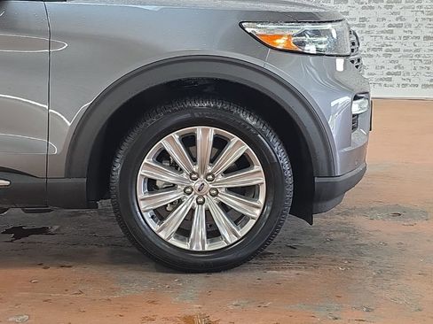 Used 2021 Ford Explorer Limited w/ Equipment Group 301A AWD/4WD image 7