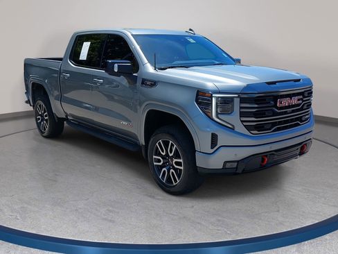 Used 2024 GMC Sierra 1500 AT4 w/ Technology Package AWD/4WD image 3