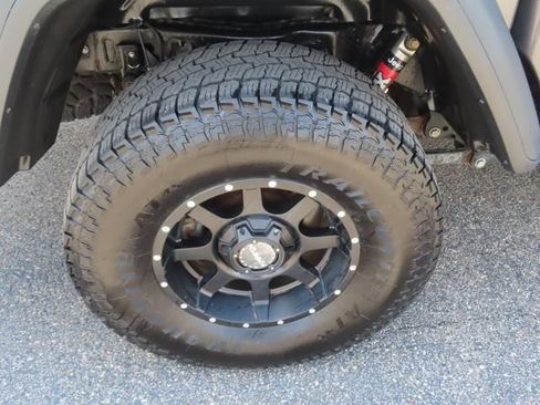 Used 2020 Jeep Gladiator Rubicon w/ Dual Top Group AWD/4WD image 15