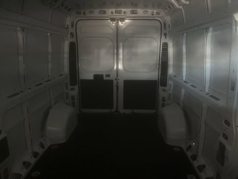 Used 2025 RAM ProMaster 2500 w/ Convenience Group image 13