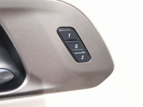 Used 2021 Chrysler Pacifica Touring-L w/ Uconnect Theater Family Group image 15