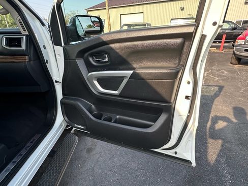 Used 2017 Nissan Titan SL image 27