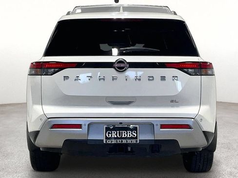 Used 2022 Nissan Pathfinder SL w/ SL Premium Package FWD image 5