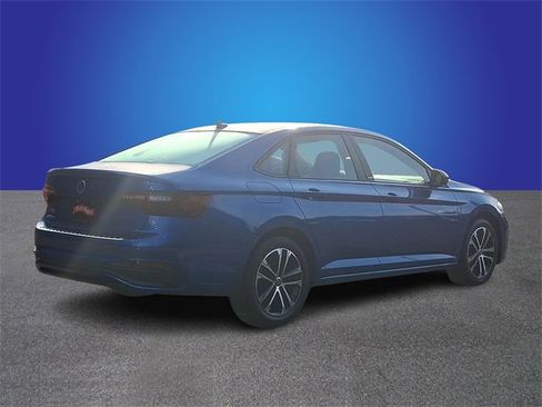 Used 2024 Volkswagen Jetta Sport image 4