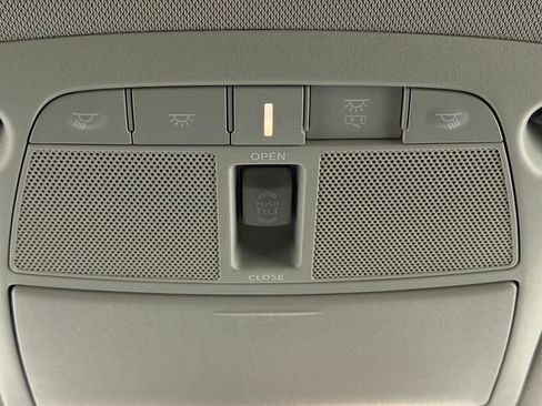 Used 2016 Nissan Rogue SV w/ SV Premium Package image 28